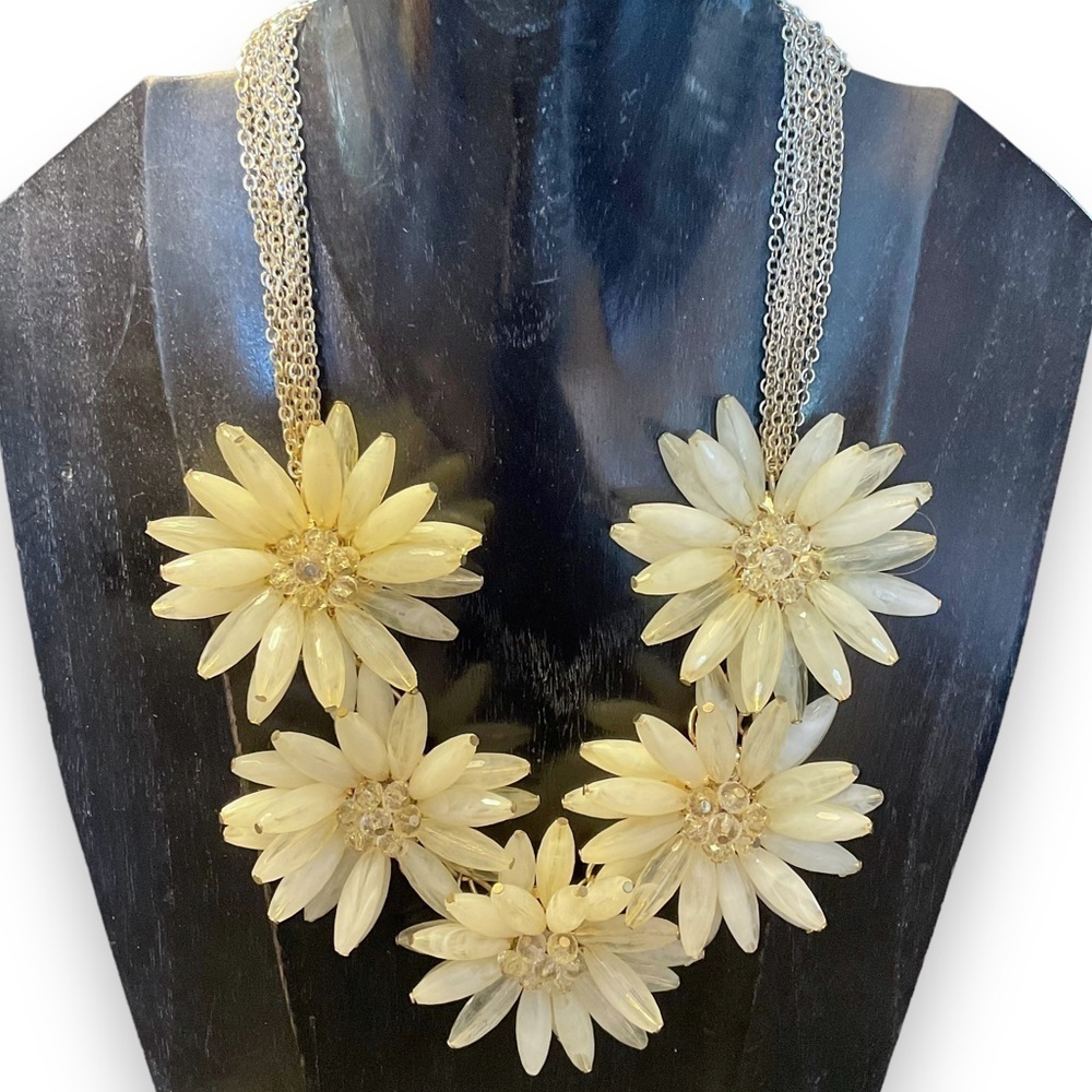 Vintage Flower Necklace Daisy White Beaded Crystal Gold Tone 60s Costume Jewelry